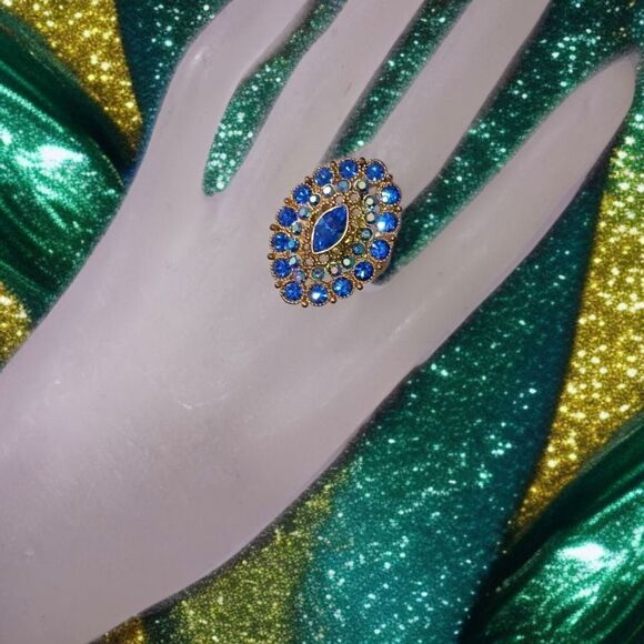 Rhinestone Large Cocktail Ring 6.75 Gold Tone Statement Medieval Mermaid Fairy. - Picture 13 of 16